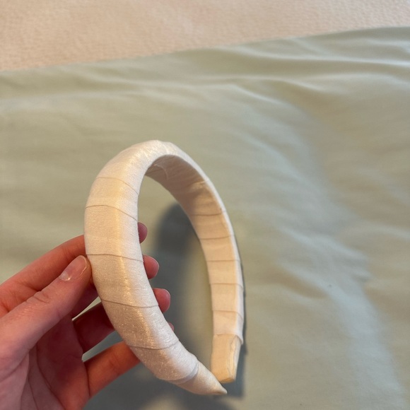 Cream Ribbon Headband - Picture 2 of 2